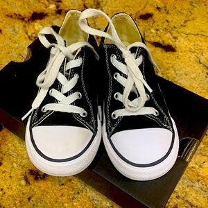 Toddler size 10 black converse